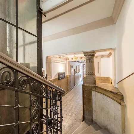 April Studio On The City Center Apartment *