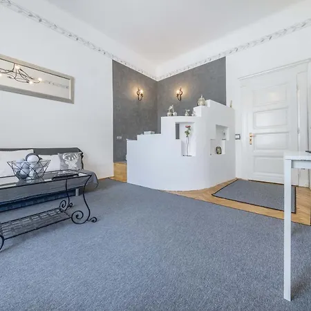 April Studio On The City Center Apartment Budapest