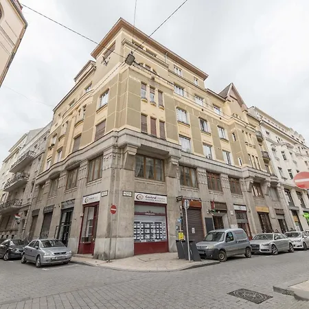 April Studio On The City Center Apartment